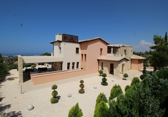 Villas for sale in Aphrodite hills Cyprus